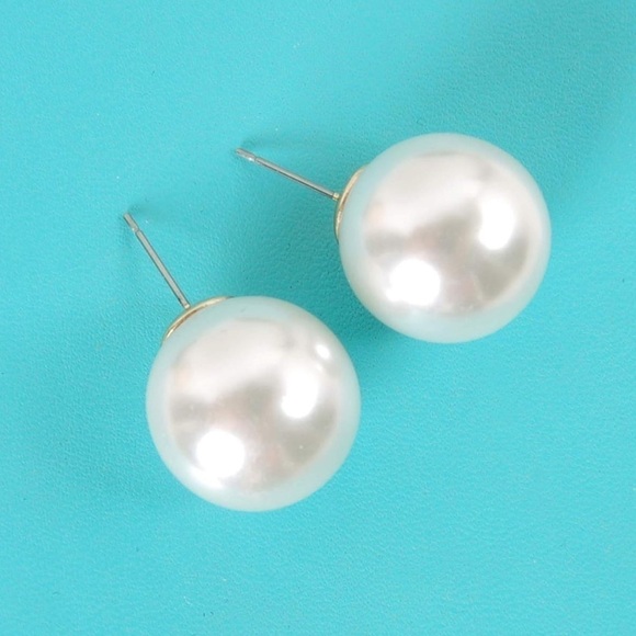 Grace Nina Classic Simulated Pearl Studs Lustrous Round Post Earrings - Picture 6 of 8